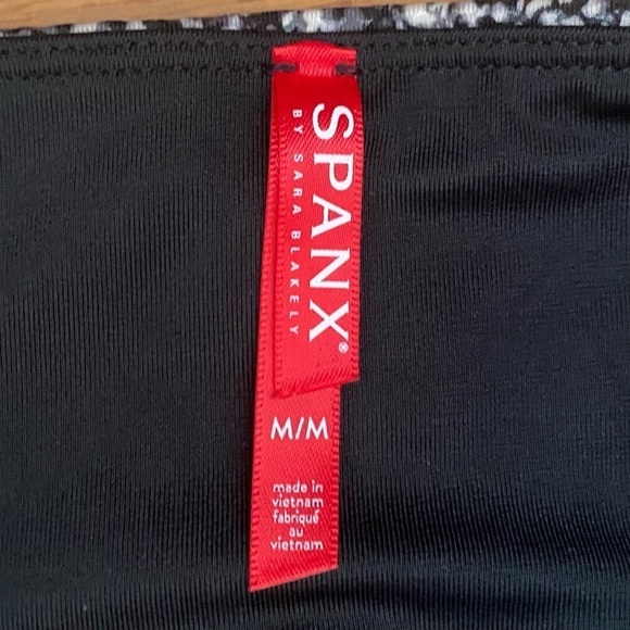 Spanx NEW‎ Faux Leather Snake Shine High Rise Contouring Leggings - Picture 6 of 7